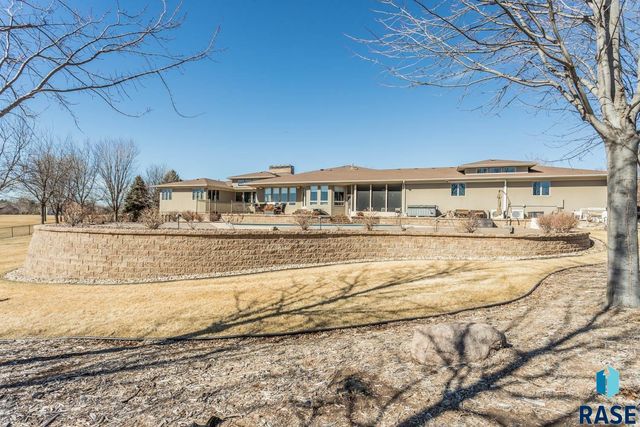 6300 S Pinehurst Ct Court, Sioux Falls, SD 57108