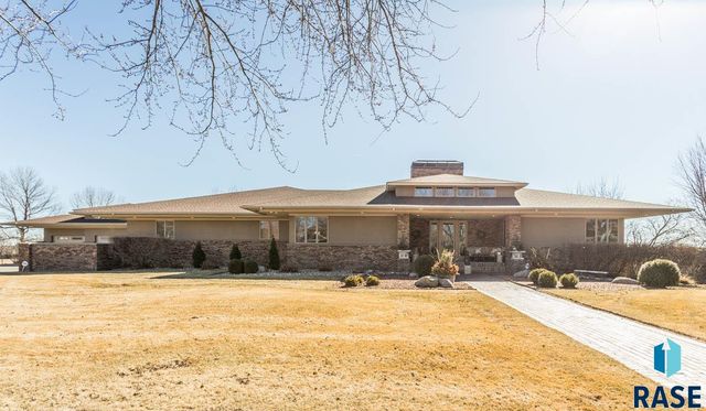 6300 S Pinehurst Ct Court, Sioux Falls, SD 57108