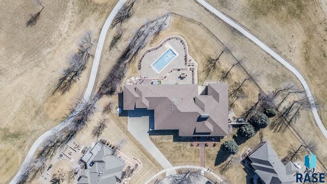 6300 S Pinehurst Ct Court, Sioux Falls, SD 57108