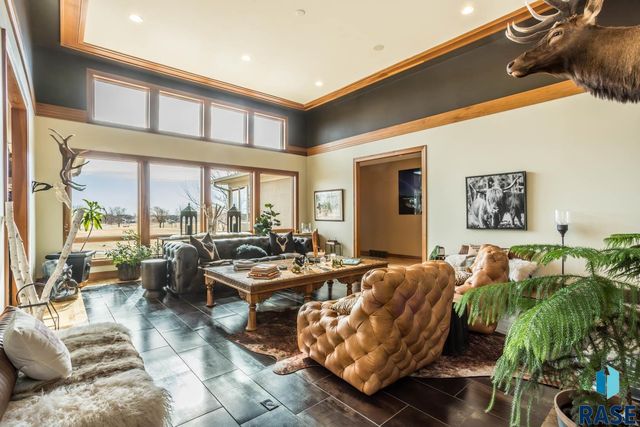 6300 S Pinehurst Ct Court, Sioux Falls, SD 57108