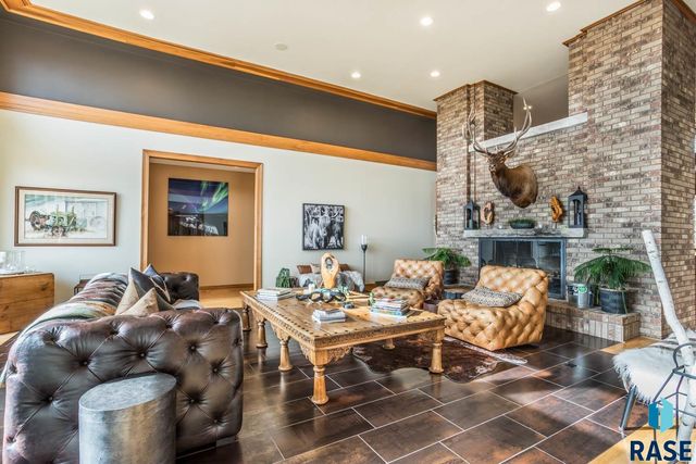 6300 S Pinehurst Ct Court, Sioux Falls, SD 57108