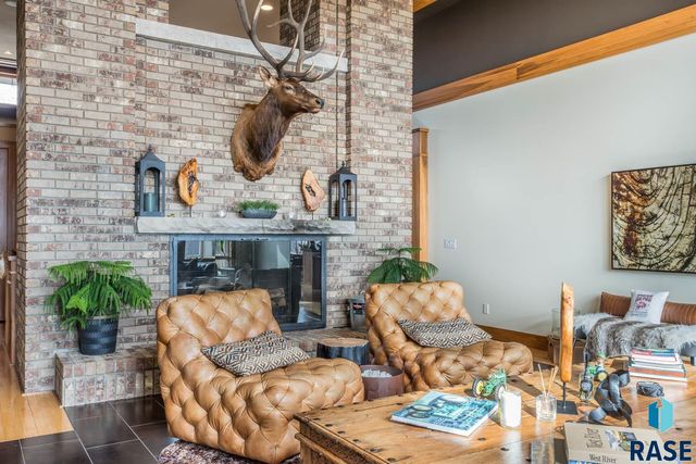 6300 S Pinehurst Ct Court, Sioux Falls, SD 57108