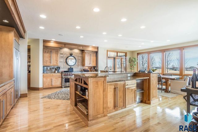 6300 S Pinehurst Ct Court, Sioux Falls, SD 57108