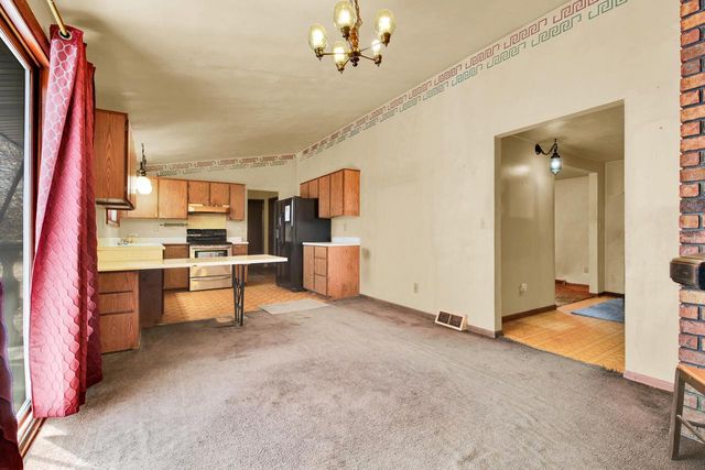 2421 Skyline DRIVE, West Bend, WI 53090