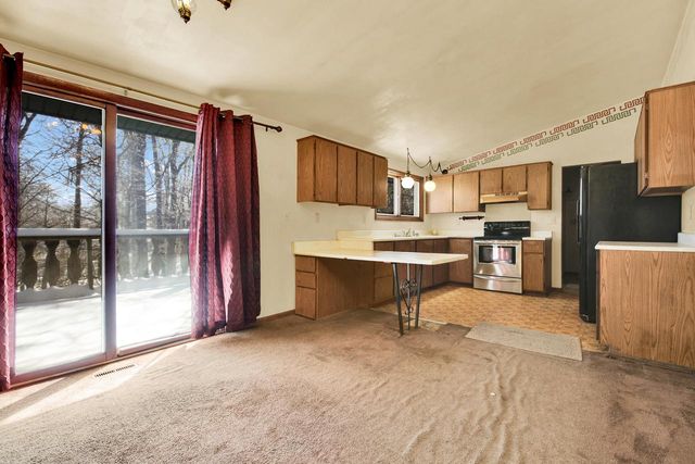 2421 Skyline DRIVE, West Bend, WI 53090