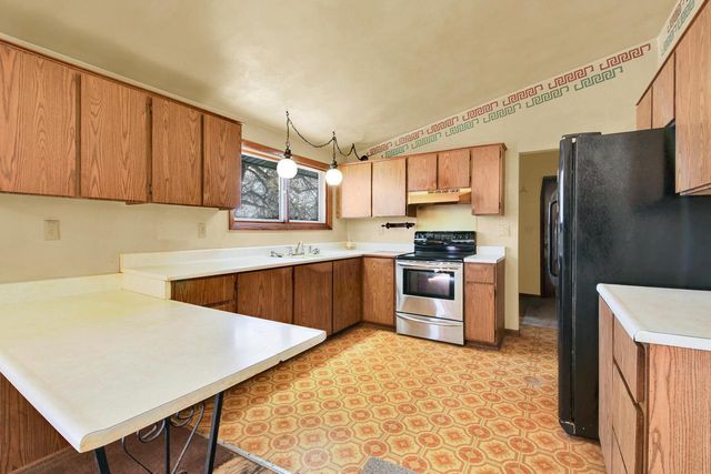 2421 Skyline DRIVE, West Bend, WI 53090