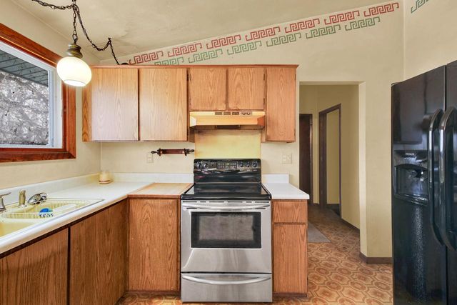 2421 Skyline DRIVE, West Bend, WI 53090