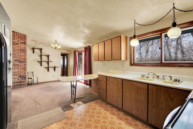 2421 Skyline DRIVE, West Bend, WI 53090