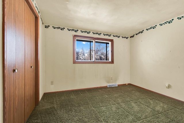 2421 Skyline DRIVE, West Bend, WI 53090