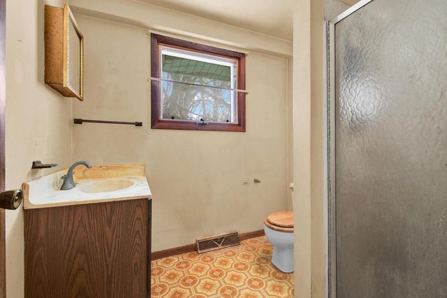 2421 Skyline DRIVE, West Bend, WI 53090