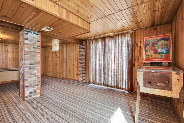 2421 Skyline DRIVE, West Bend, WI 53090