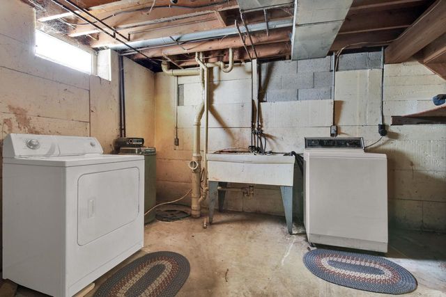 2421 Skyline DRIVE, West Bend, WI 53090