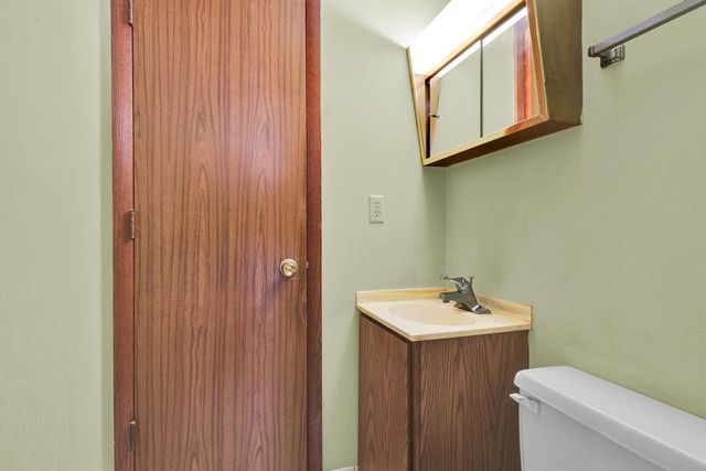 2421 Skyline DRIVE, West Bend, WI 53090