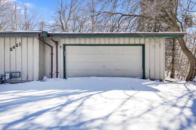 2421 Skyline DRIVE, West Bend, WI 53090