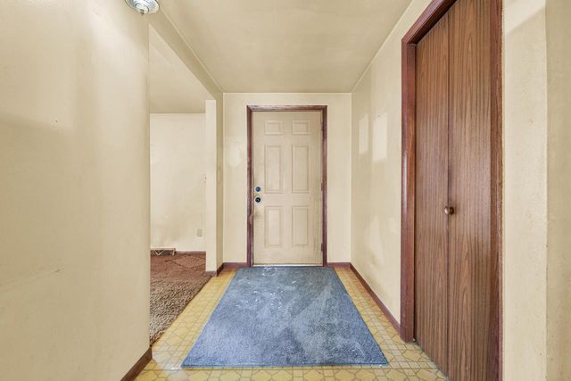 2421 Skyline DRIVE, West Bend, WI 53090