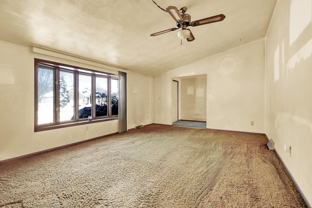 2421 Skyline DRIVE, West Bend, WI 53090