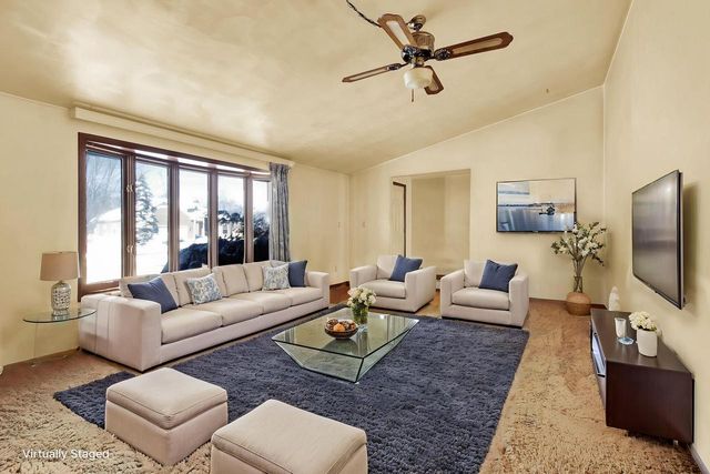 2421 Skyline DRIVE, West Bend, WI 53090