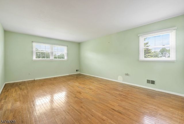 37 Wolfe Dr, Wanaque Boro, NJ 07465