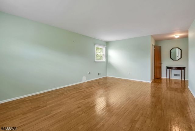 37 Wolfe Dr, Wanaque Boro, NJ 07465