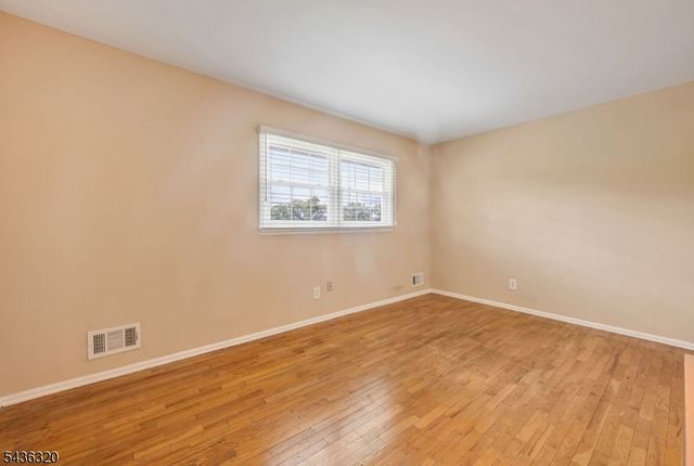 37 Wolfe Dr, Wanaque Boro, NJ 07465