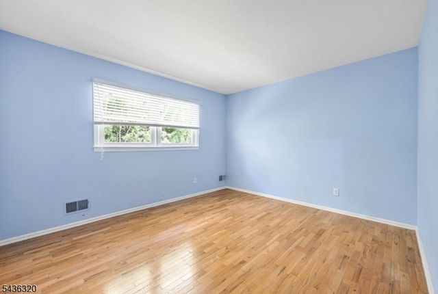 37 Wolfe Dr, Wanaque Boro, NJ 07465