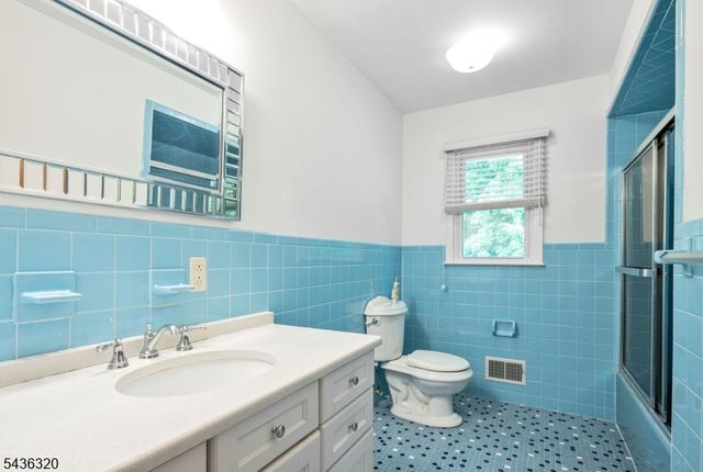 37 Wolfe Dr, Wanaque Boro, NJ 07465