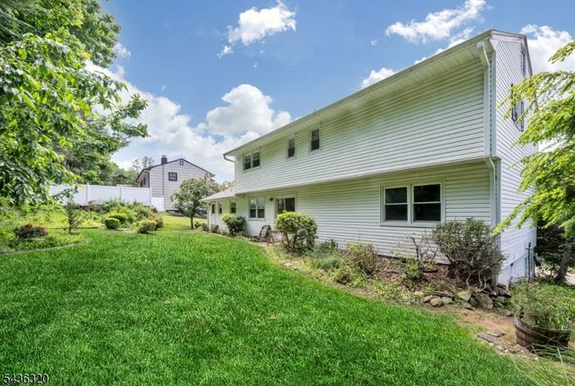 37 Wolfe Dr, Wanaque Boro, NJ 07465