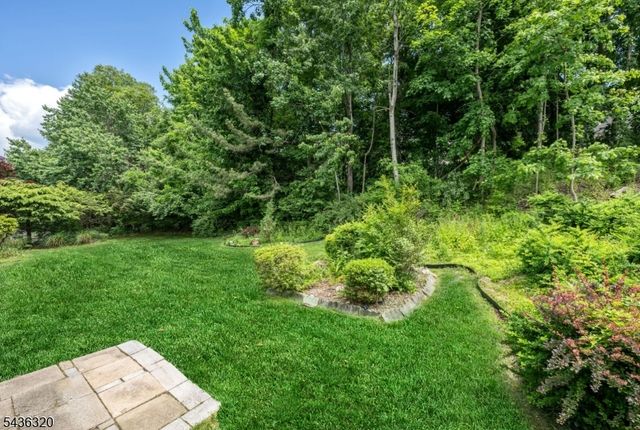 37 Wolfe Dr, Wanaque Boro, NJ 07465