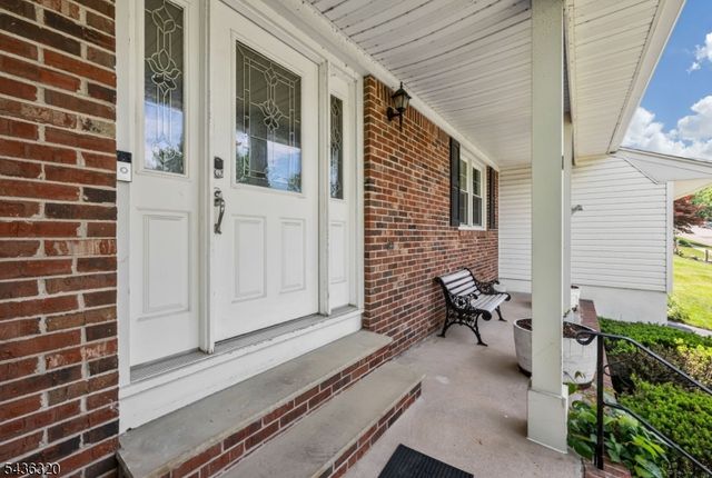 37 Wolfe Dr, Wanaque Boro, NJ 07465