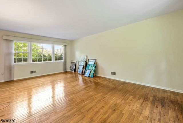 37 Wolfe Dr, Wanaque Boro, NJ 07465