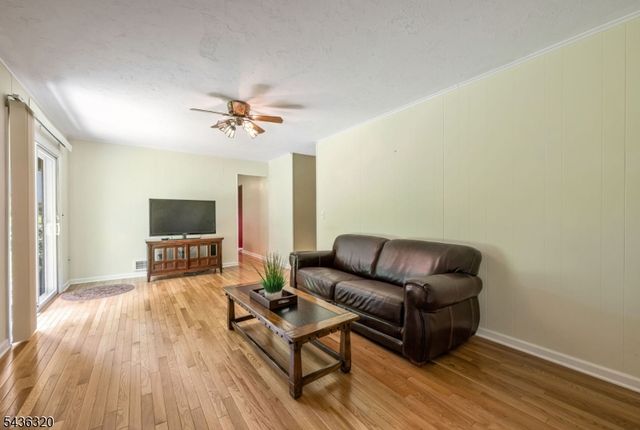 37 Wolfe Dr, Wanaque Boro, NJ 07465