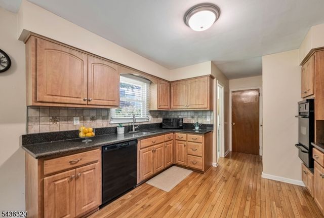 37 Wolfe Dr, Wanaque Boro, NJ 07465