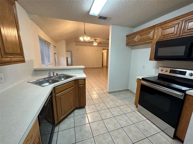 12216 Rolling Ridge Drive, Fort Worth, TX 76028