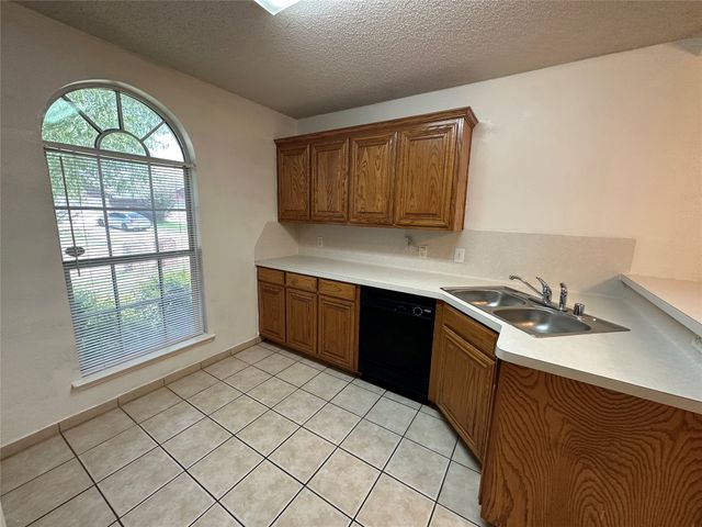 12216 Rolling Ridge Drive, Fort Worth, TX 76028
