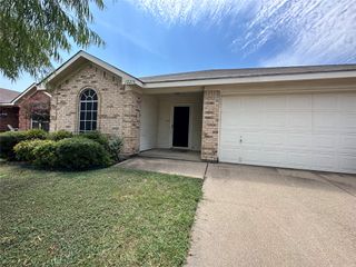12216 Rolling Ridge Drive, Fort Worth, TX 76028