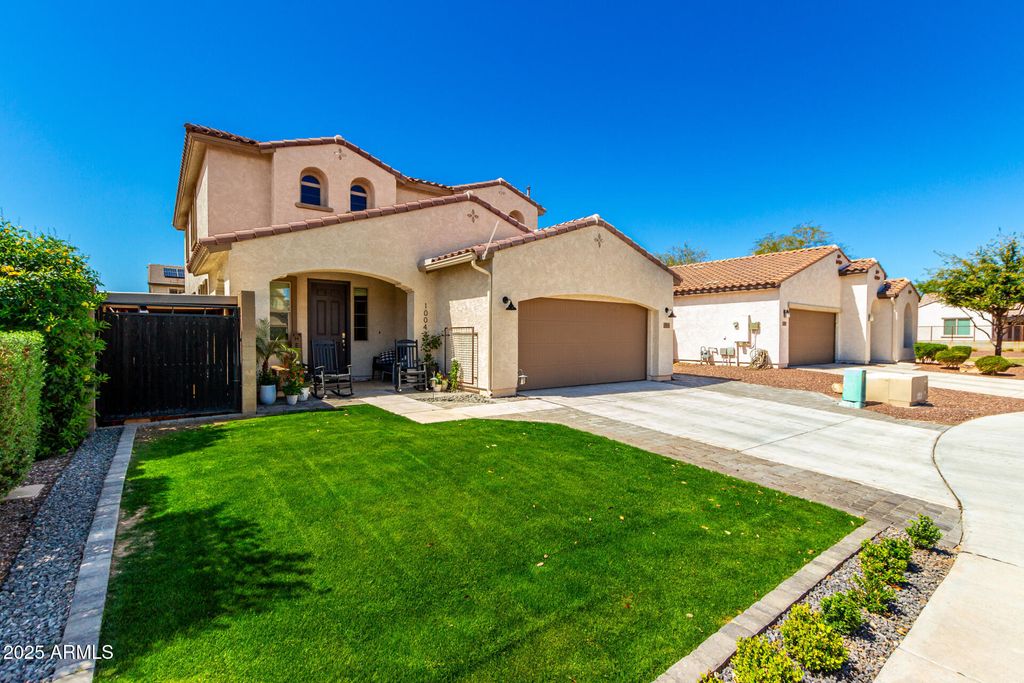 Image 1 of property listing at 10043 W FOOTHILL Drive, Peoria, AZ 85383