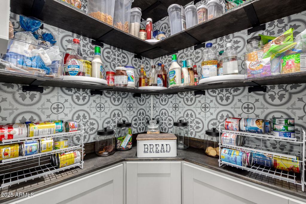 Image 13 of property listing at 10043 W FOOTHILL Drive, Peoria, AZ 85383