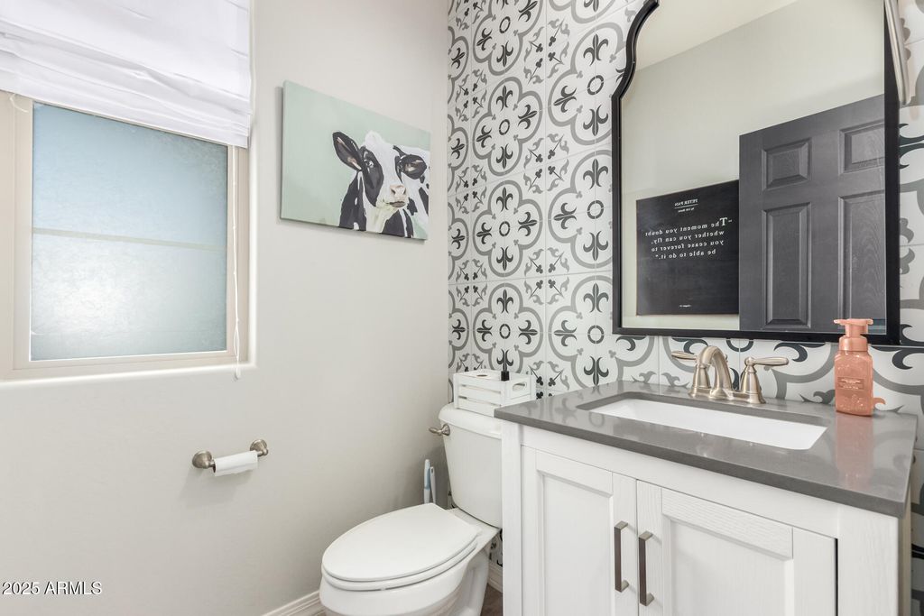 Image 14 of property listing at 10043 W FOOTHILL Drive, Peoria, AZ 85383