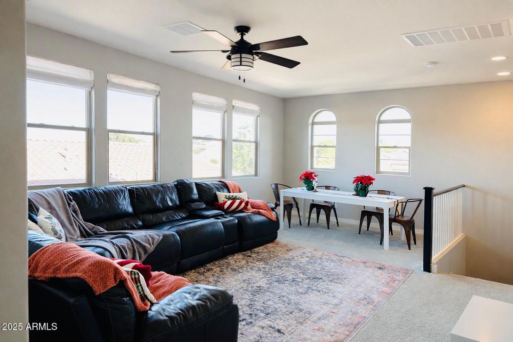 Image 15 of property listing at 10043 W FOOTHILL Drive, Peoria, AZ 85383