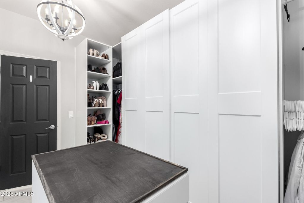 Image 21 of property listing at 10043 W FOOTHILL Drive, Peoria, AZ 85383