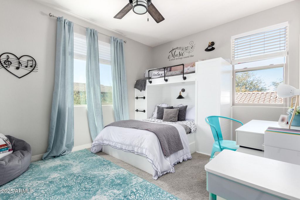 Image 22 of property listing at 10043 W FOOTHILL Drive, Peoria, AZ 85383