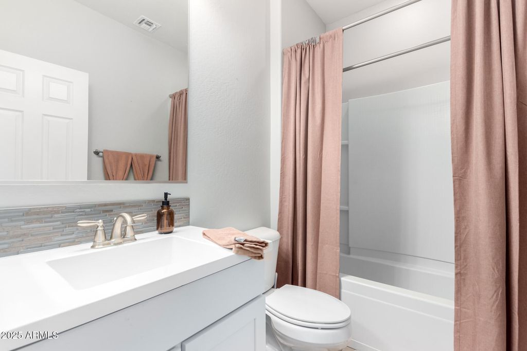 Image 28 of property listing at 10043 W FOOTHILL Drive, Peoria, AZ 85383