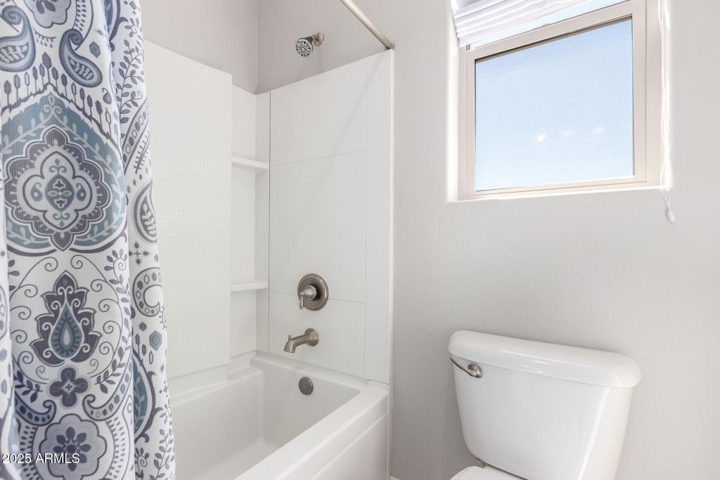 Image 29 of property listing at 10043 W FOOTHILL Drive, Peoria, AZ 85383