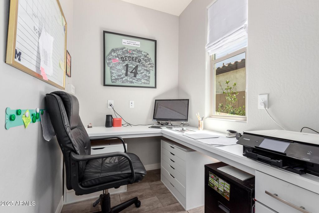 Image 30 of property listing at 10043 W FOOTHILL Drive, Peoria, AZ 85383