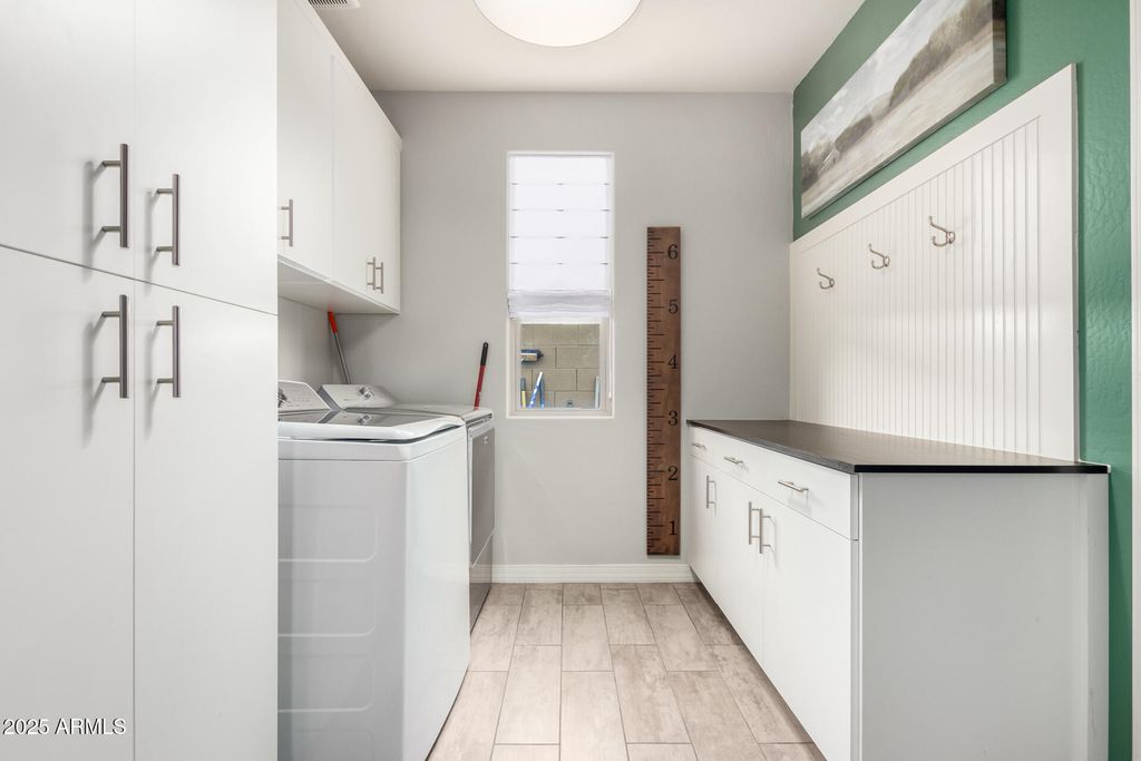 Image 31 of property listing at 10043 W FOOTHILL Drive, Peoria, AZ 85383