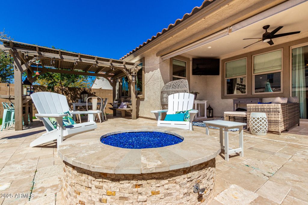 Image 35 of property listing at 10043 W FOOTHILL Drive, Peoria, AZ 85383