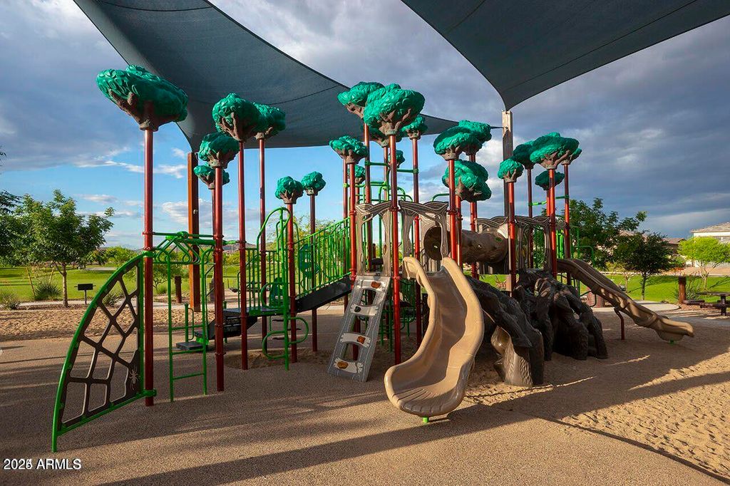 Image 41 of property listing at 10043 W FOOTHILL Drive, Peoria, AZ 85383