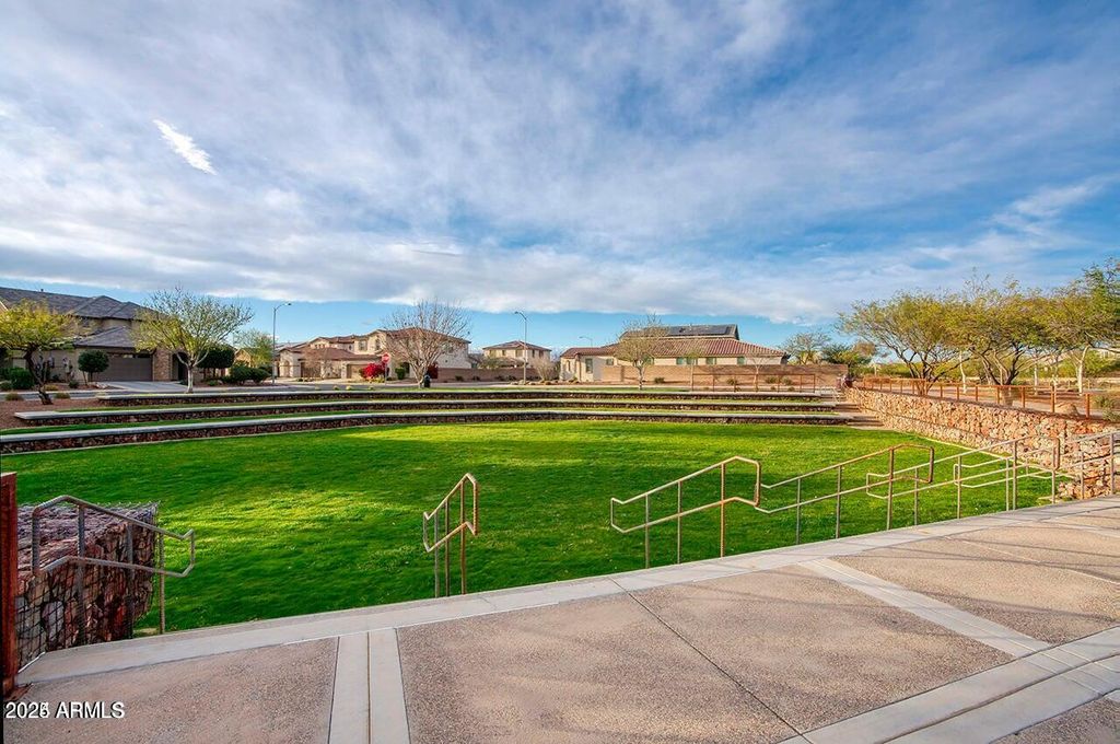 Image 45 of property listing at 10043 W FOOTHILL Drive, Peoria, AZ 85383