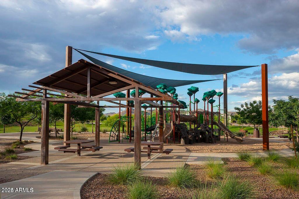 Image 47 of property listing at 10043 W FOOTHILL Drive, Peoria, AZ 85383