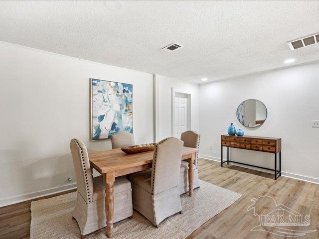 8447 Chisholm Rd, Pensacola, FL 32514